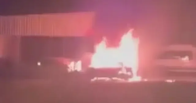 Mersin’de park halindeki 5 araç kundaklandı VİDEO İZLE