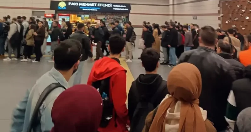 İstanbul da vatandaşı isyan ettiren kuyruk