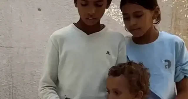 Gazzeli çocuklardan şehit olan babalarına veda VİDEO İZLE