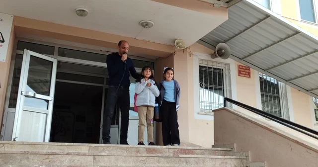 Erzincan da ilkokul öğrencilerinin çevre duyarlılığı güvenlik kamerasında Erzincan Haberleri