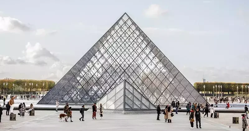 Louvre Müzesi yeniden ziyarete açıldı