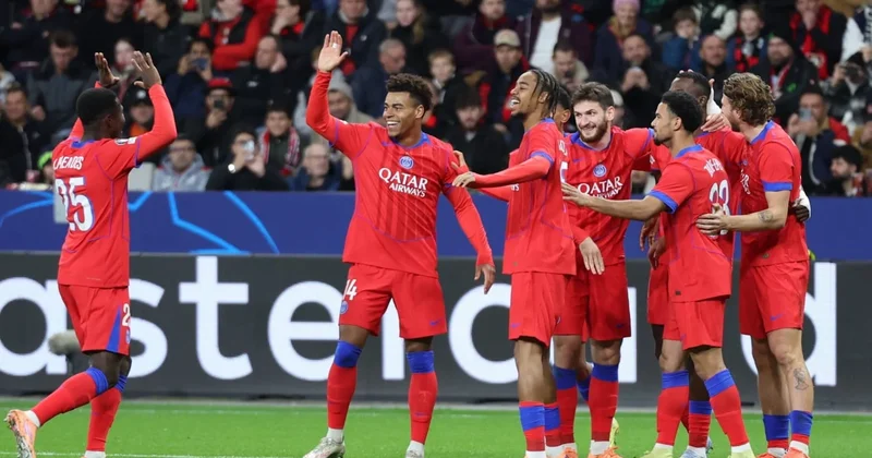 Şampiyonlar Ligi nde tarihi skor! 9 gol, 2 kırmızı kart çıktı Sözcü Gazetesi