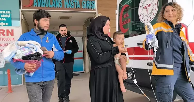 Bahçede yakılan ateşin üzerinde düşen bebek yaralandı