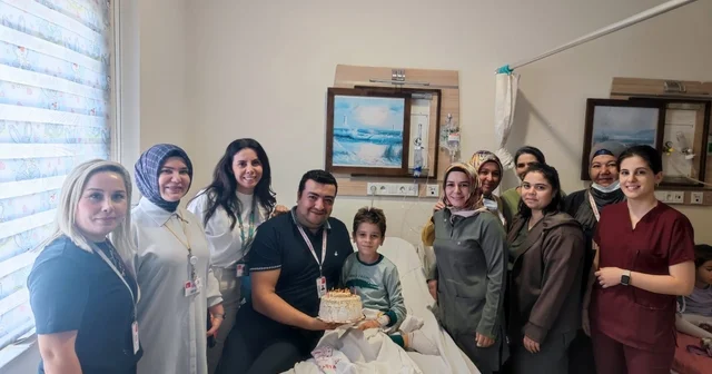 Kozan Devlet Hastanesi nde tedavi gören çocuğa doğum günü sürprizi Adana Haberleri