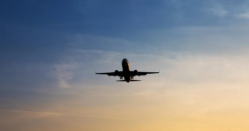 ABD de yolcu uçağı, pilot ile kabin memurlarının iletişimindeki kesinti nedeniyle acil iniş yaptı