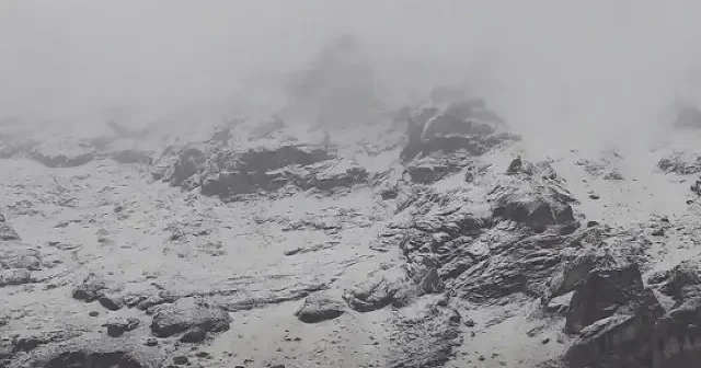 Hakkari beyaza büründü: Sümbül Dağı’na sezonun ilk karı yağdı VİDEO İZLE