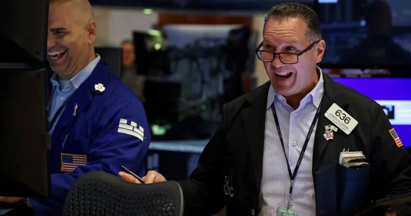 Dow Jones endeksi yeni bir rekor kırdı: Coca Cola, 3M ve GM hisseleri Wall Street’i yukarı taşıdı