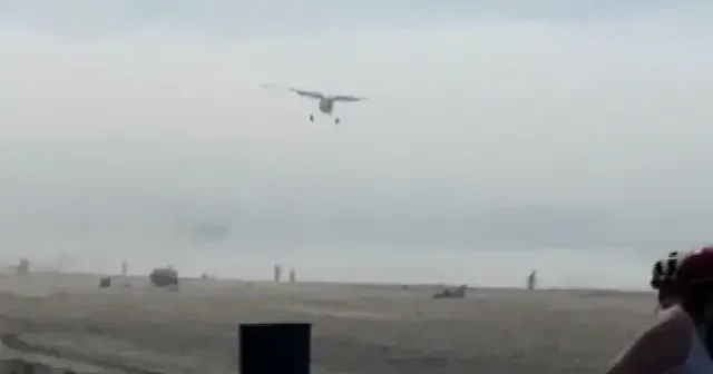 ABD de motoru duran pervaneli uçak sahile acil iniş yaptı VİDEO İZLE