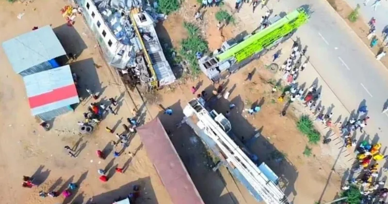 Facia göz göre göre geldi! Eski tren raydan çıktı ortalık can pazarına döndü