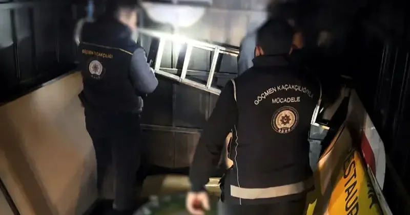 Bitlis te kamyonet kasasındaki gizli bölmede 12 kaçak göçmen yakalandı: 2 tutuklama