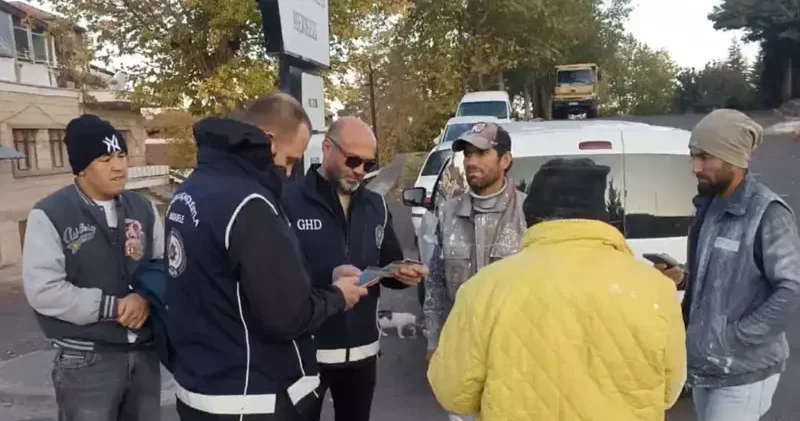 Bakan Yerlikaya: 783 düzensiz göçmen ile 169 organizatör yakalandı