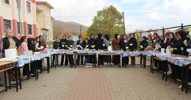 Karlıova da Gazze yararına kermes düzenlendi Bingöl Haberleri