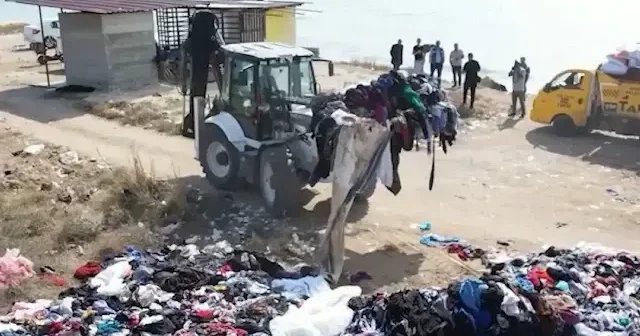 Mersin sahiline bırakılan tonlarca tekstil atığı temizlendi VİDEO İZLE