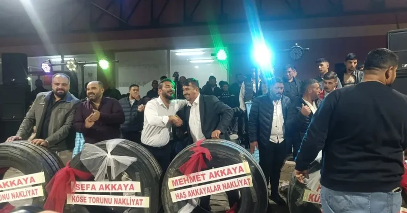 İscehisar daki düğünde nakliyeci damada 4 kamyon lastiği takıldı