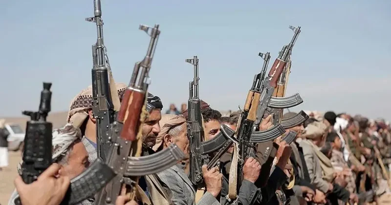 Husiler Suudi Arabistan a saldırdı! Savunma Bakanlığı binası ve havalimanını hedef alındı