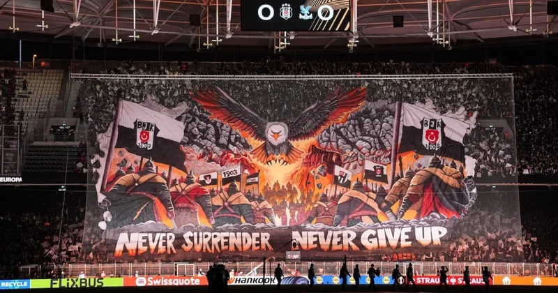 Beşiktaş tribünlerinden görsel şov Sözcü Gazetesi