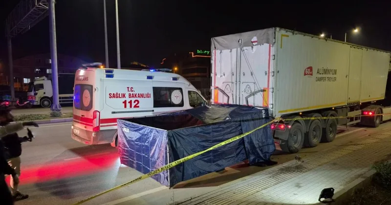 Balıkesir de tıra çarpan motosiklet sürücüsü hayatını kaybetti