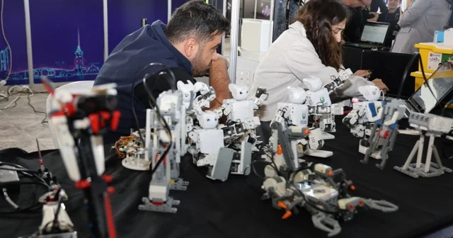 Bilişim Fuarı stantlarına 7 den 70 e yoğun ilgi Kocaeli Haberleri