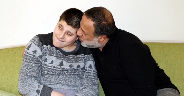 Zihinsel ve bedensel engelli oğluna 8 yıldır hem anne hem baba Van Haberleri