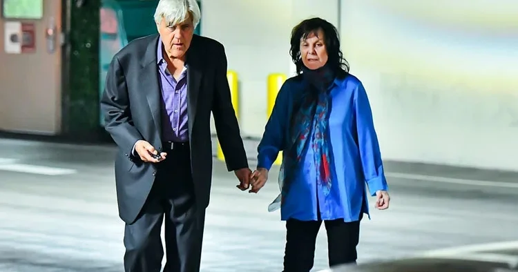 45 yıl önce evlenirken ettiği yemini hiç bozmadı... Demans olan karısı her zaman onu tanımıyor bile: Seni seviyorum dediğinde ben eriyorum!