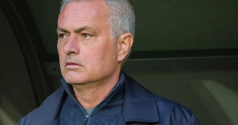 Bu kez de oyuncularına çıkışan Mourinho açtı ağzını yumdu gözünü