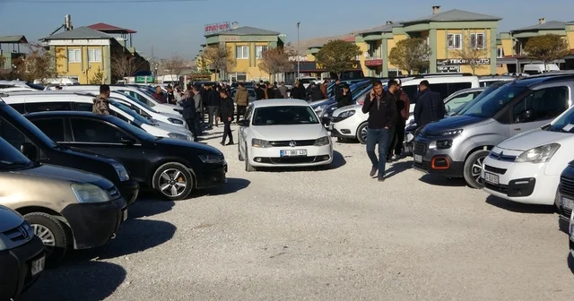 Van açık oto pazarında fiyatlar Türkiye ortalamasının üzerinde Van da ikinci el araçta yüksek fiyatlar alım satımı durma noktasına getirdi Van Haberleri