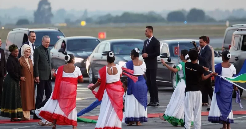 Cumhurbaşkanı Erdoğan a Güney Afrika da renkli karşılama