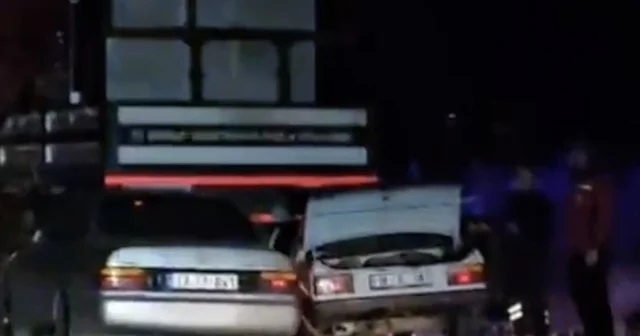 Çorum da iki otomobil park halindeki vince çarptı: 1 ölü, 1 yaralı Çorum Haberleri