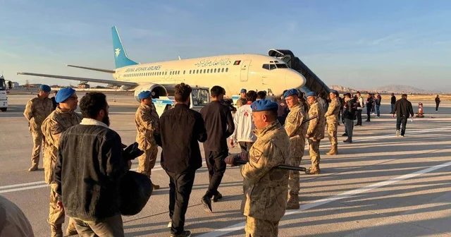 Afganistan uyruklu 300 düzensiz göçmen ülkelerine gönderildi Van Haberleri