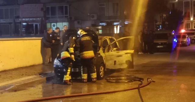 Samsun da park halindeki otomobilde çıkan yangın korkuttu; o anlar kamerada Samsun Haberleri