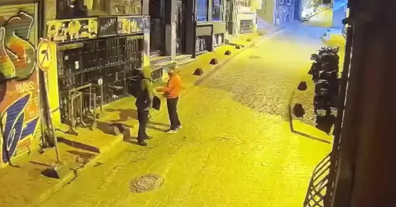 Beyoğlu nda skuter hırsızlığı! Kameralara yansıdı