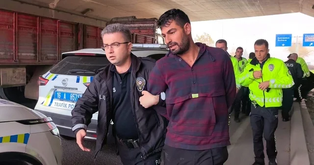 Uzun namlulu silahla cinayet işleyen zanlı, trafik polislerinin nefes kesen takibiyle yakalandı Bursa Haberleri