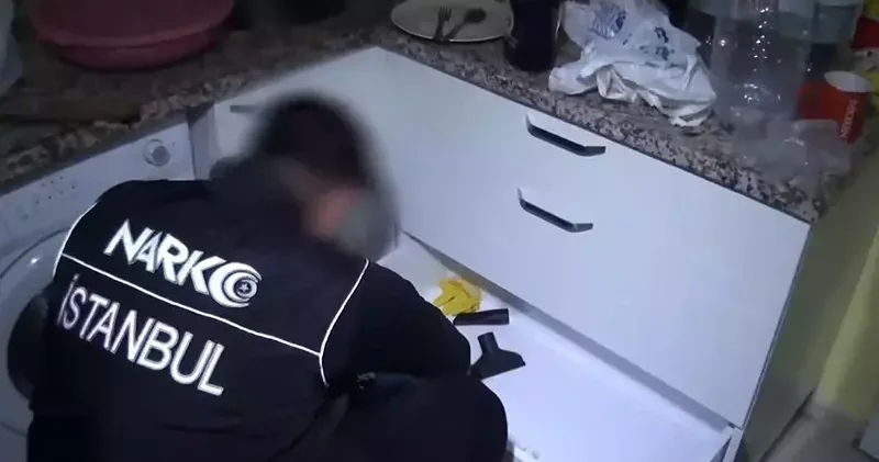 Beylikdüzü nde çatı katında uyuşturucu üreten şüpheliye operasyon: 107 kilogram ele geçirildi