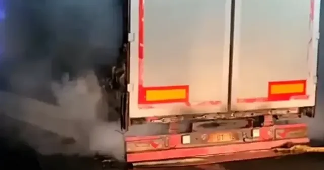 Şanlıurfa’da salça yüklü tır alev alev yandı VİDEO İZLE