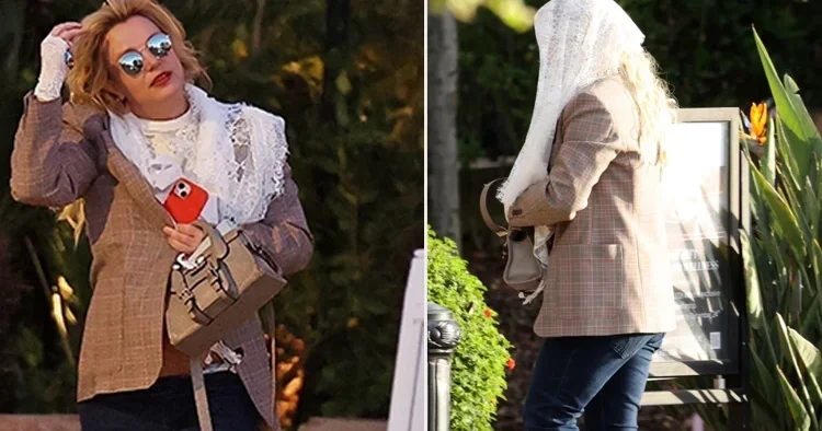 Ünlü şarkıcı kendini dantelli masa örtüsünün altına sakladı...Pençesine düştüğü kötü alışkanlıkları sokaklara taştı... Acı haber gelirse kimse şaşırmasın!