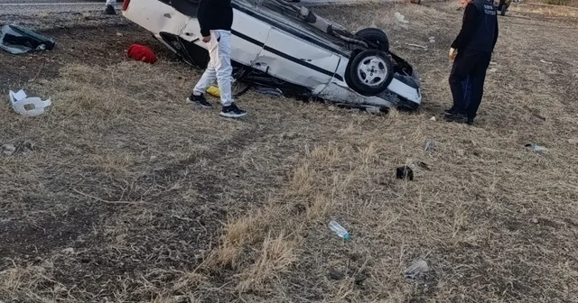 Konya da otomobil araziye devrildi: 5 yaralı Konya Haberleri