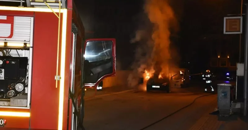 Samsun’da park halindeki otomobil yanarak kullanılamaz hale geldi