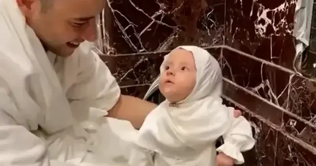 Mescid i Haram’da yürek ısıtan anlar: Bir baba minik kızına zemzemle abdest aldırdı VİDEO İZLE