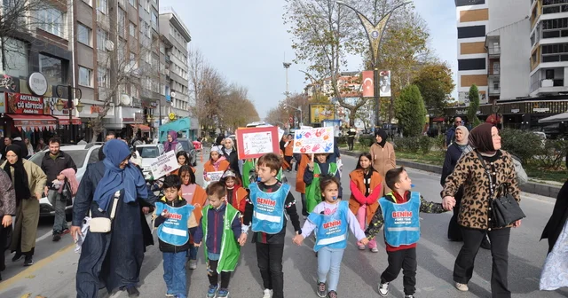 Kütahya da çocuklar Filistinli akranlarına destek için yürüdü Kütahya Haberleri