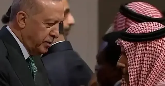 Cumhurbaşkanı Erdoğan’dan Suudi Arabistan Dışişleri Bakanı Prens Faysal bin Ferhan a G20’de samimi karşılama VİDEO İZLE