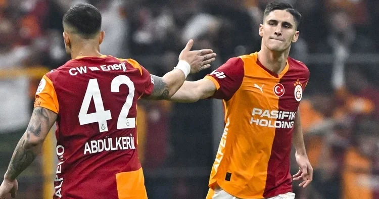 Galatasaray da Rolland Salai derbide yok! Galatasaray ın Macar futbolcusu Roland Sallai, Gençlerbirliği maçının 90+4. dakikasında direkt kırmızı kartla oyun...