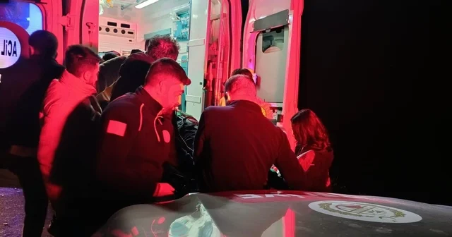 Siirt te otomobil ve hafif ticari aracın çarpıştığı kazada, 2 kişi yaralandı Siirt Haberleri