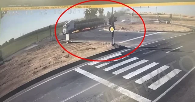 Mardin de 3 aracın karıştığı kazada TIR alev aldı; o anlar kamerada Mardin Haberleri