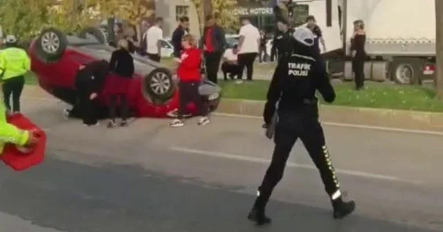 İki araç çarpıştı, takla atan otomobilde sürücü sıkıştı Bursa Haberleri