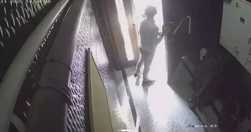 Avcılar da elektrikli skuter hırsızlığı kamerada