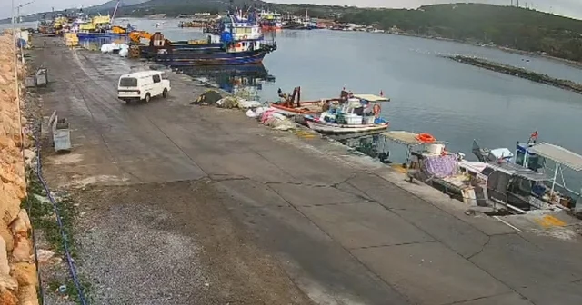 Direksiyon hakimiyeti kaybolan araç denize uçtu Aydın Haberleri