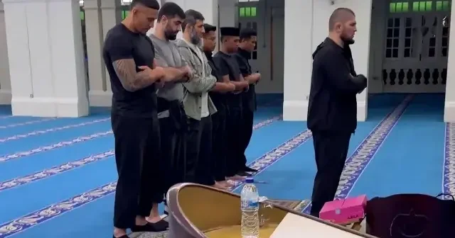 UFC efsanesi bu kez arenada değil camide: Habib Nurmagomedov Cuma namazı kıldırdı VİDEO İZLE
