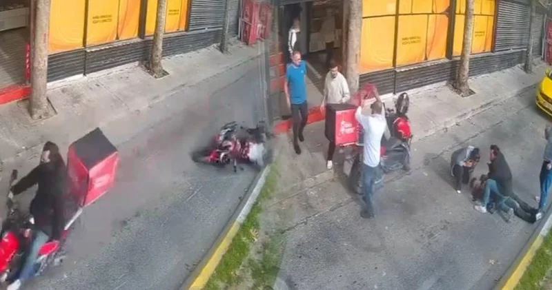 Avcılar’da motosiklet yola savruldu: 2 yaralı