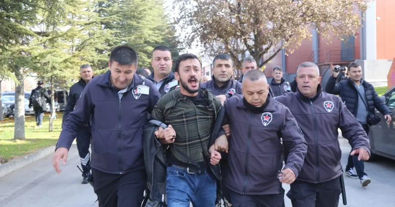 Yemekhaneyi protesto eden öğrencileri yaka paşa dışarı attılar! Sözcü Gazetesi