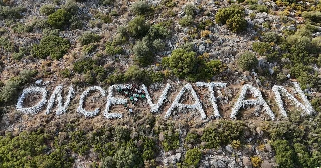 Gençler Datça nın simgesine sahip çıktılar Solan Önce Vatan yazısı yenilendi Muğla Haberleri